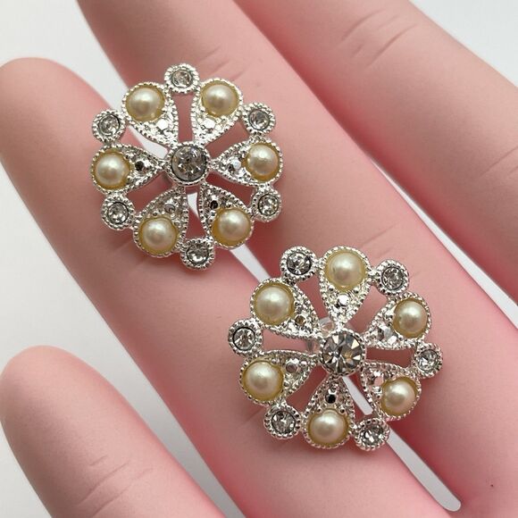 Silver Tone White Glass Rhinestone Faux Peal Snow Flake Stud Earrings Post Back - Picture 2 of 4